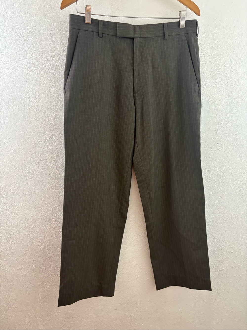 Kenneth Cole Reaction dark gray pinstripe dress pants with belt loops size 32/34